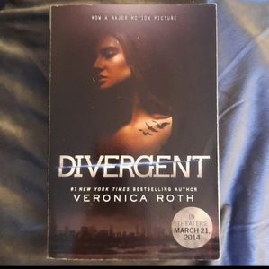 *4 for $28* "Divergent" by Veronica Roth (paperback)